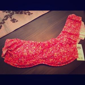 NWT Gilly Hicks Ruffle One Shoulder Bikini Top